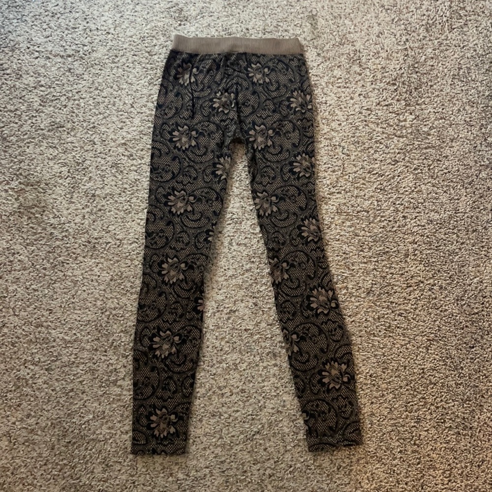 Nikibiki lace leggings